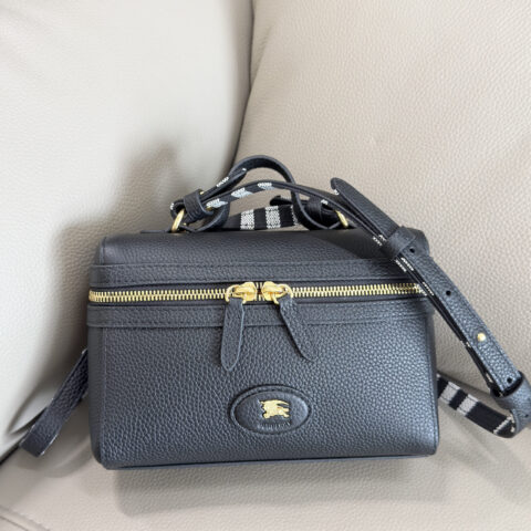Burberry Bloomsbury 化妆包 型号5251