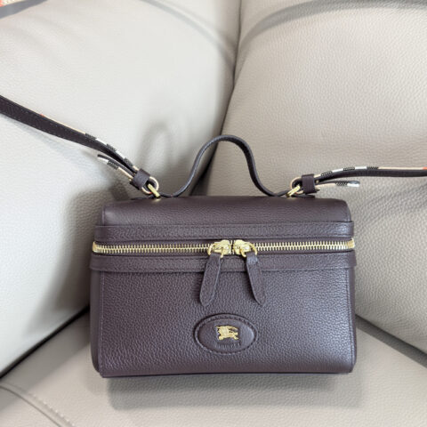 Burberry Bloomsbury 化妆包 型号5251