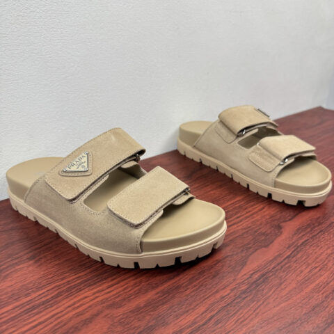 PRADA 新款男士皮革凉拖 货号：2X3129 杏色