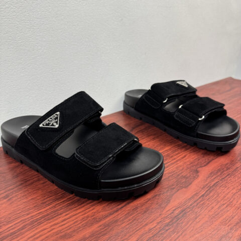 PRADA 新款男士皮革凉拖 货号：2X3129  黑绒