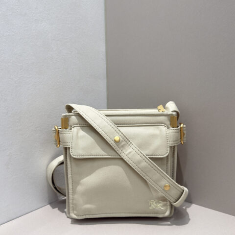 Burberry B家专属格纹内村 型号0891