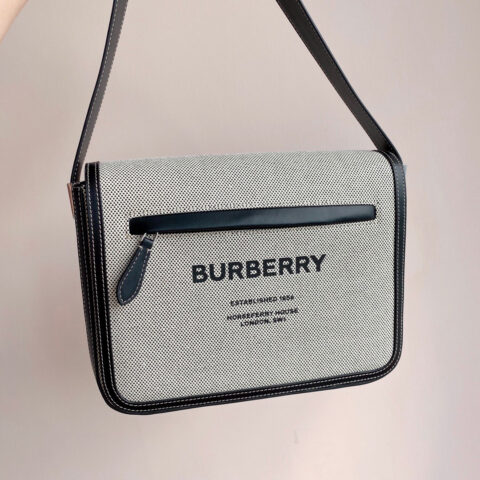 Burberry B家帆布拼皮信使包 型号0361