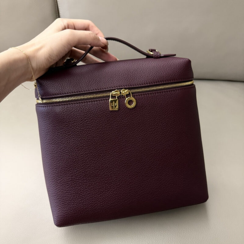 Loro Piana Extra Pocket L23.5双肩包 型号:FAN4041 红豆色/金扣
