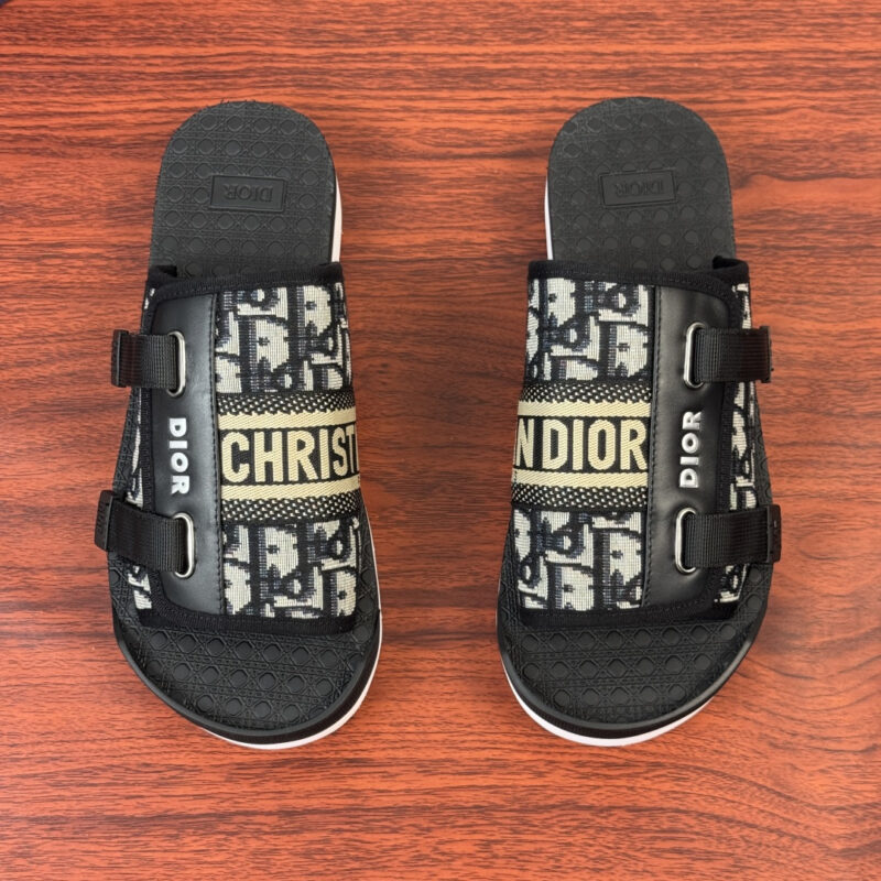 DIOR Aqua凉鞋 货号:H899刺绣 黑色