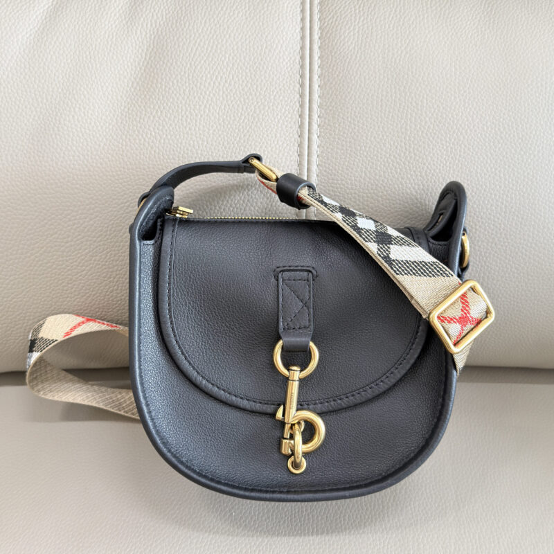 Burberry B字型卡扣信使包迷你 型号6931