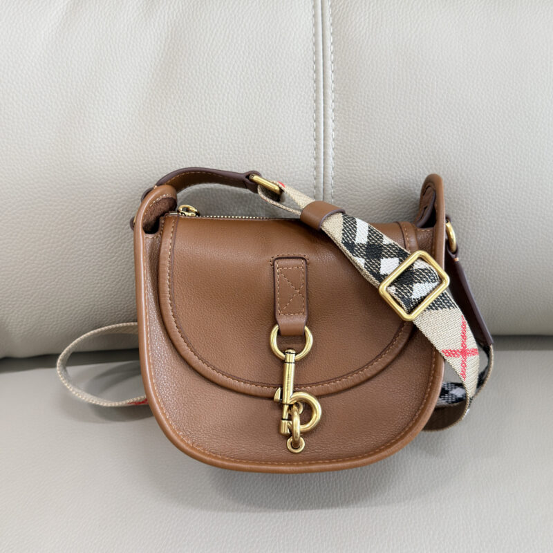 Burberry B字型卡扣信使包迷你 型号6931