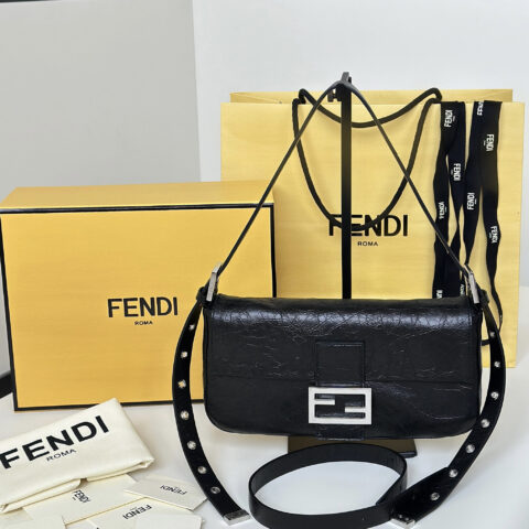 FENDI 新款Baguette标志性法棍包 款号:8709
