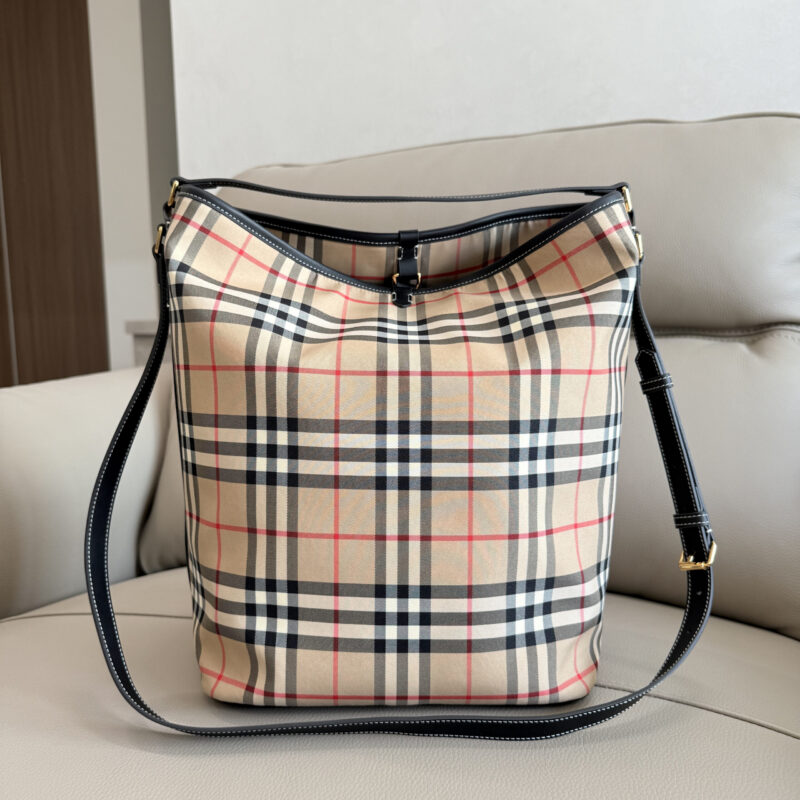 Burberry B家经典英伦格纹永不过时 型号1711
