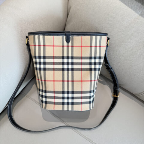 Burberry B家经典英伦格纹永不过时 型号0862