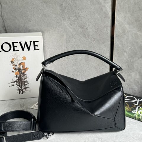LOEWE 新款粒面黑色puzzle 0158