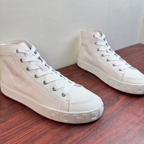 HERMES Maxi系列中邦帆布鞋 货号：H261859 白色