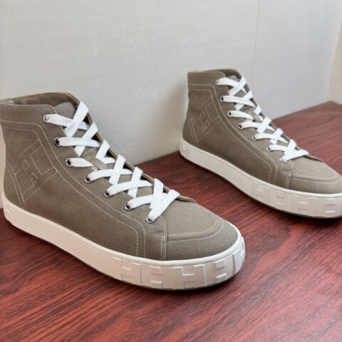 HERMES Maxi系列中邦帆布鞋 货号：H261859 棕绿