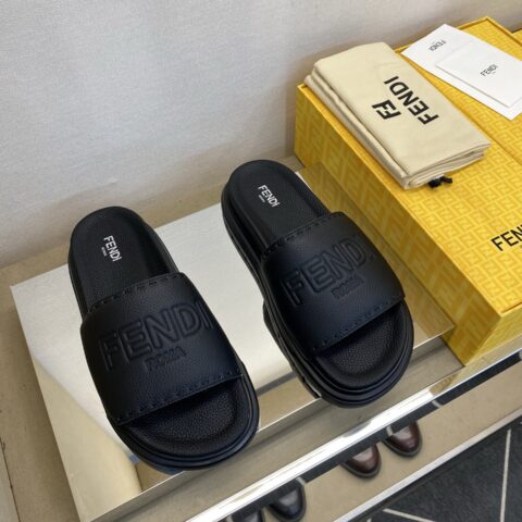FENDI 男士拖鞋