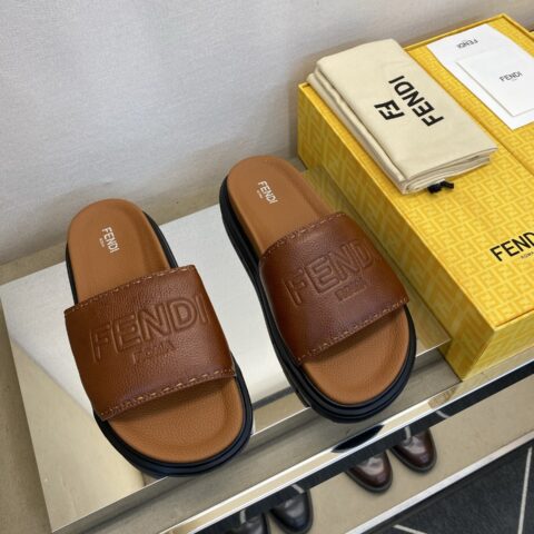 FENDI 男士拖鞋