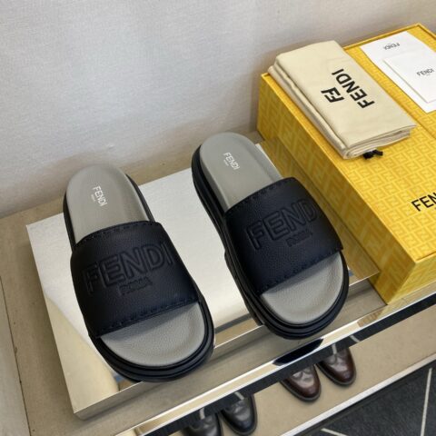 FENDI 男士拖鞋
