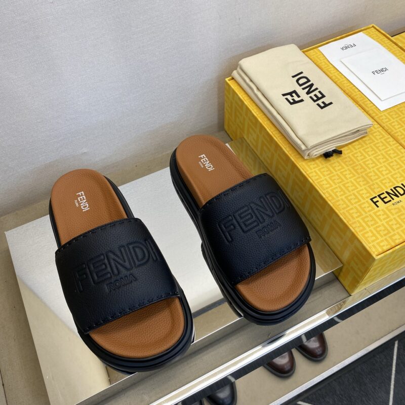 FENDI 男士拖鞋