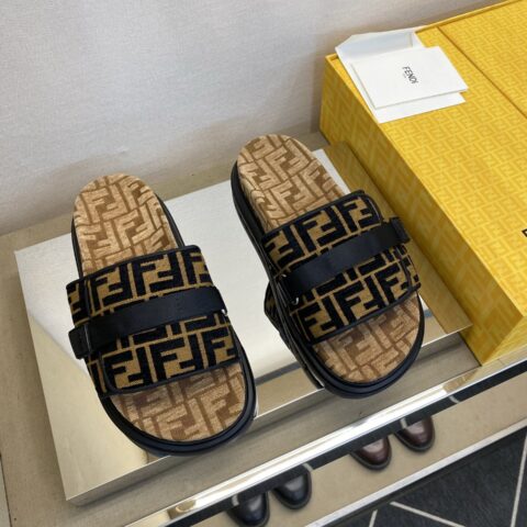 FENDI 男士拖鞋