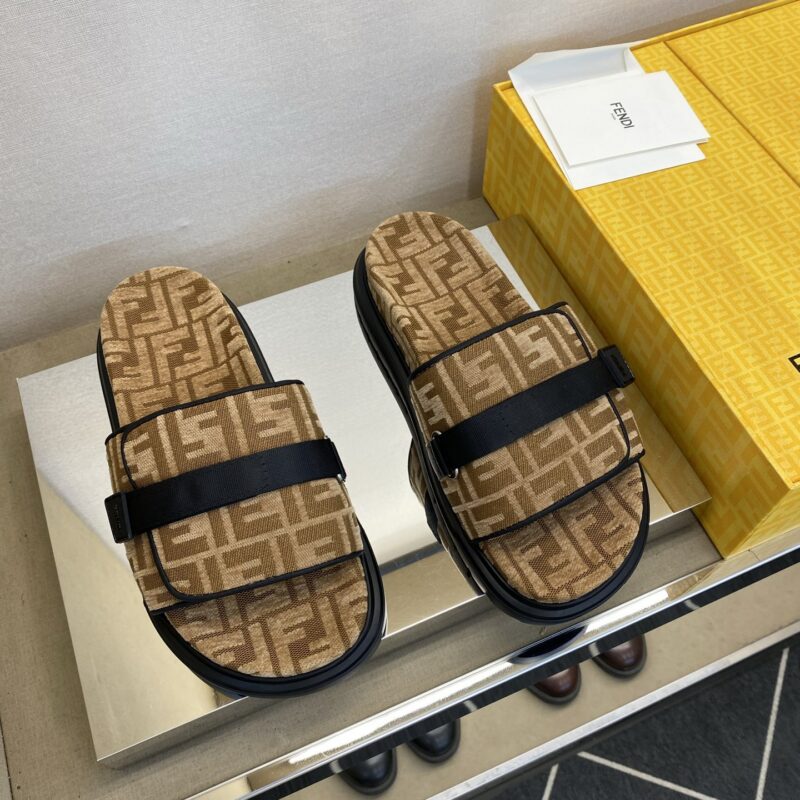 FENDI 男士拖鞋