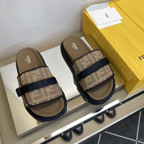 FENDI 男士拖鞋