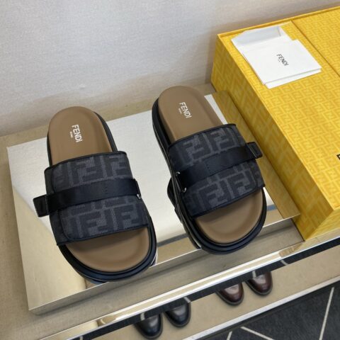 FENDI 男士拖鞋