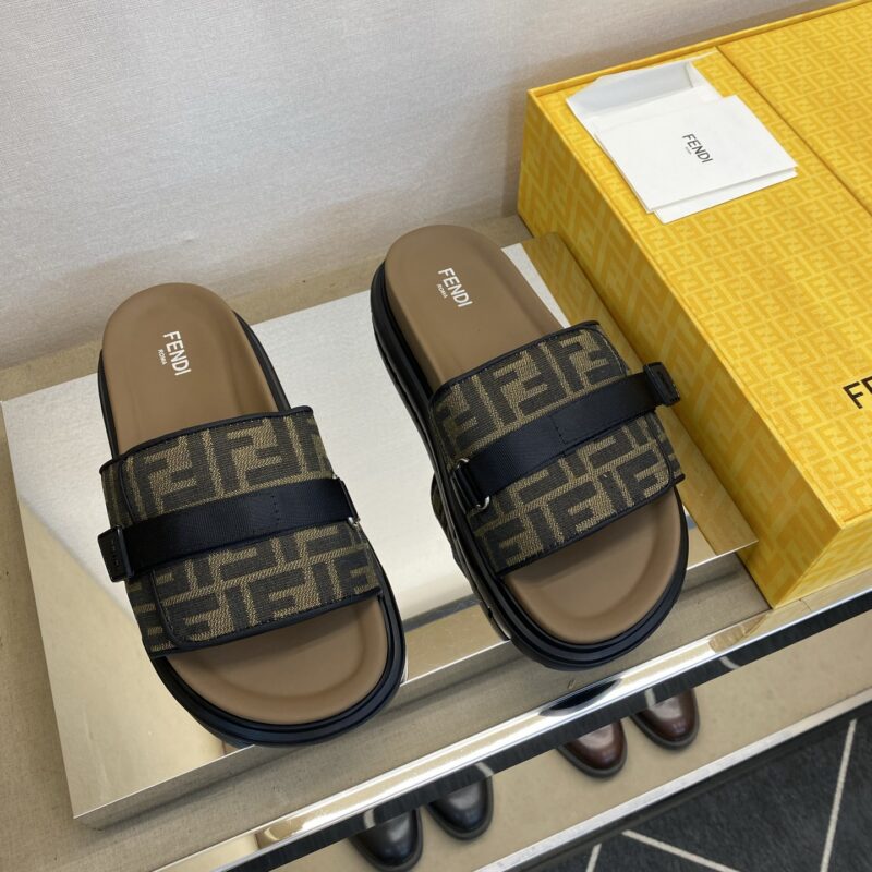 FENDI 男士拖鞋