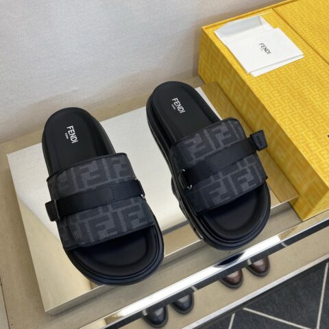 FENDI 男士拖鞋