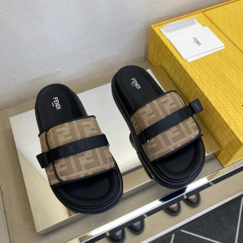 FENDI 男士拖鞋