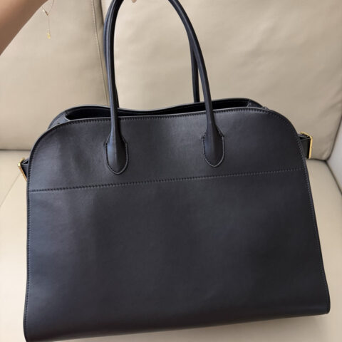 THE ROW Margaux17 马鞍皮 型号：TR1240 黑色/金扣