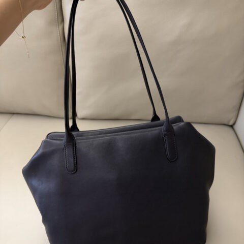 THE ROW Henri Bag 型号：TR1001 黑色