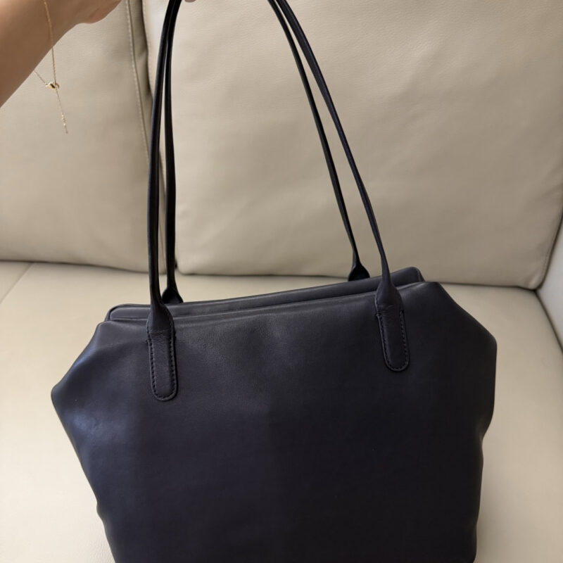THE ROW Henri Bag 型号：TR1001 黑色