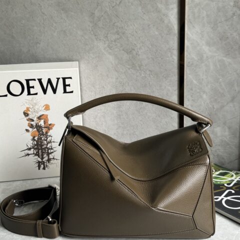 LOEWE 新款粒面苔原绿puzzle 0158