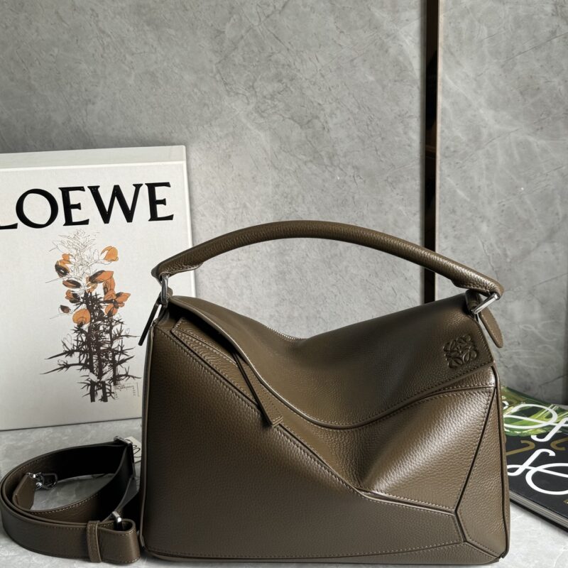 LOEWE 新款粒面苔原绿puzzle 0158