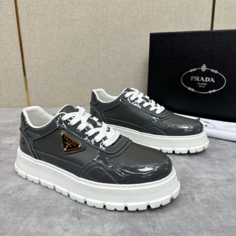 PRADA  最新款厚底休闲运动鞋