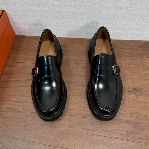 HERMES Maxime男士乐福鞋 货号：H261976 黑开边珠