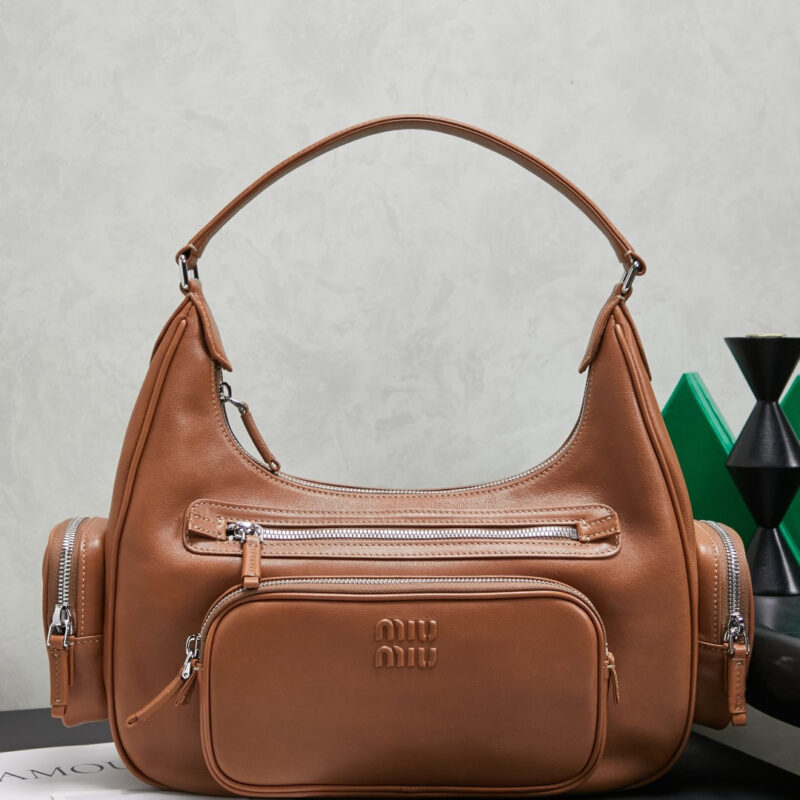 MIUMIU 新品🍒𝗣𝗼𝗰𝗸𝗲𝘁机车包 款号:5BC189焦糖色