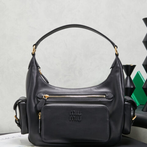 MIUMIU 新品🍒𝗣𝗼𝗰𝗸𝗲𝘁机车包 款号:5BC189黑色