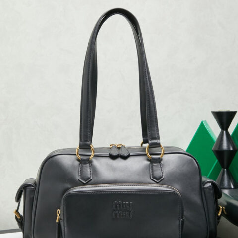 MIUMIU 新品特色款式中古机车包 5BB179 黑色