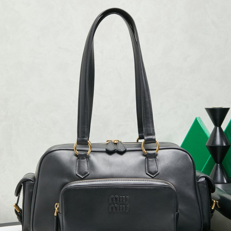 MIUMIU 新品特色款式中古机车包 5BB179 黑色
