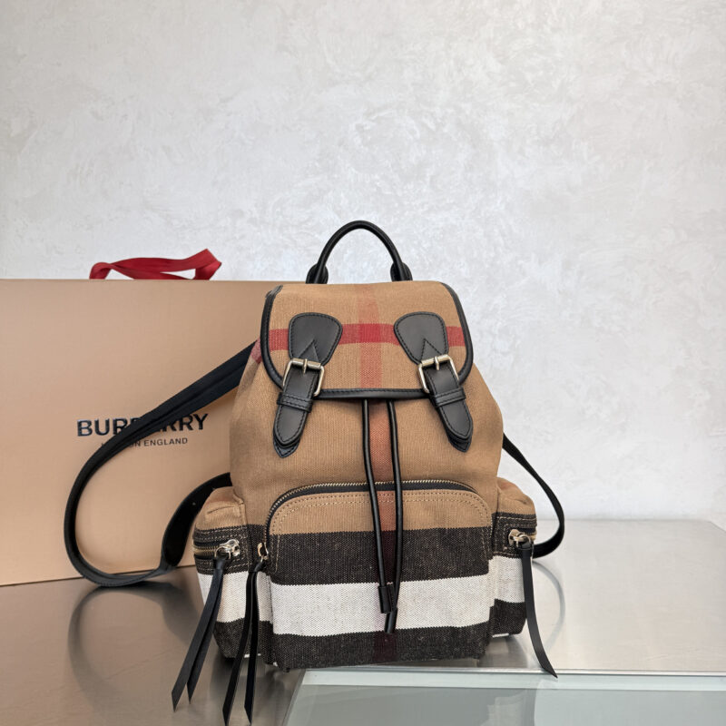 Burberry B家 The Rucksack 军旅背包 型号2011