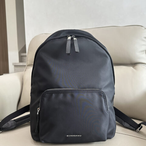 Burberry B家牛皮饰边双肩包 型号8911