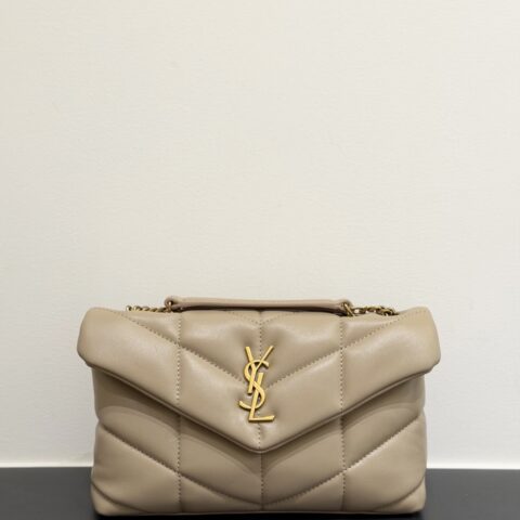 YSL 𝑳𝒐𝒖𝑳𝒐𝒖 𝒑𝒖𝒇𝒇𝒆𝒓 𝒎𝒊𝒏𝒊 𝟮𝟯𝒄𝒎 杏色金扣•双链条 型号：759337