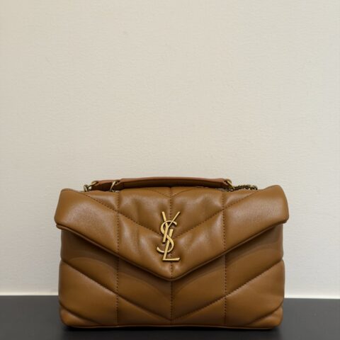 YSL 𝑳𝒐𝒖𝑳𝒐𝒖 𝒑𝒖𝒇𝒇𝒆𝒓 𝒎𝒊𝒏𝒊 𝟮𝟯𝒄𝒎 焦糖金扣•双链条 型号：759337