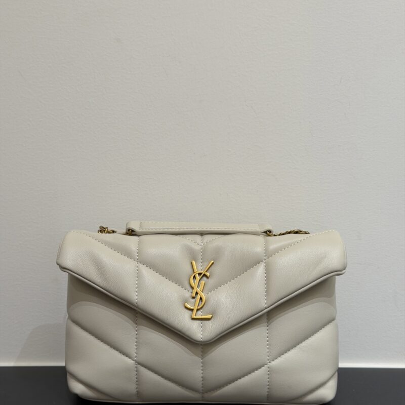 YSL 𝑳𝒐𝒖𝑳𝒐𝒖 𝒑𝒖𝒇𝒇𝒆𝒓 𝒎𝒊𝒏𝒊 𝟮𝟯𝒄𝒎 白色金扣•双链条 型号：759337