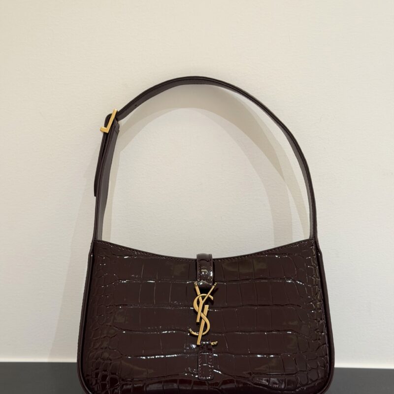 YSL 𝑳𝑬 5 𝐀̀ 7 亮面鳄鱼纹 型号:657228