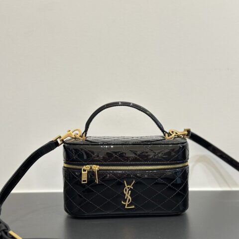 YSL 𝗚𝗔𝗕𝗬 𝗩𝗔𝗡𝗜𝗧𝗬迷你漆皮手拿包 型号：766731黑色