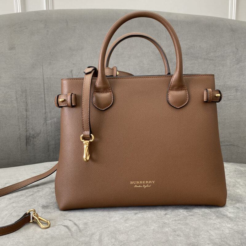 Burberry B家标志性「The Banner 班纳手袋」型号7941棕色