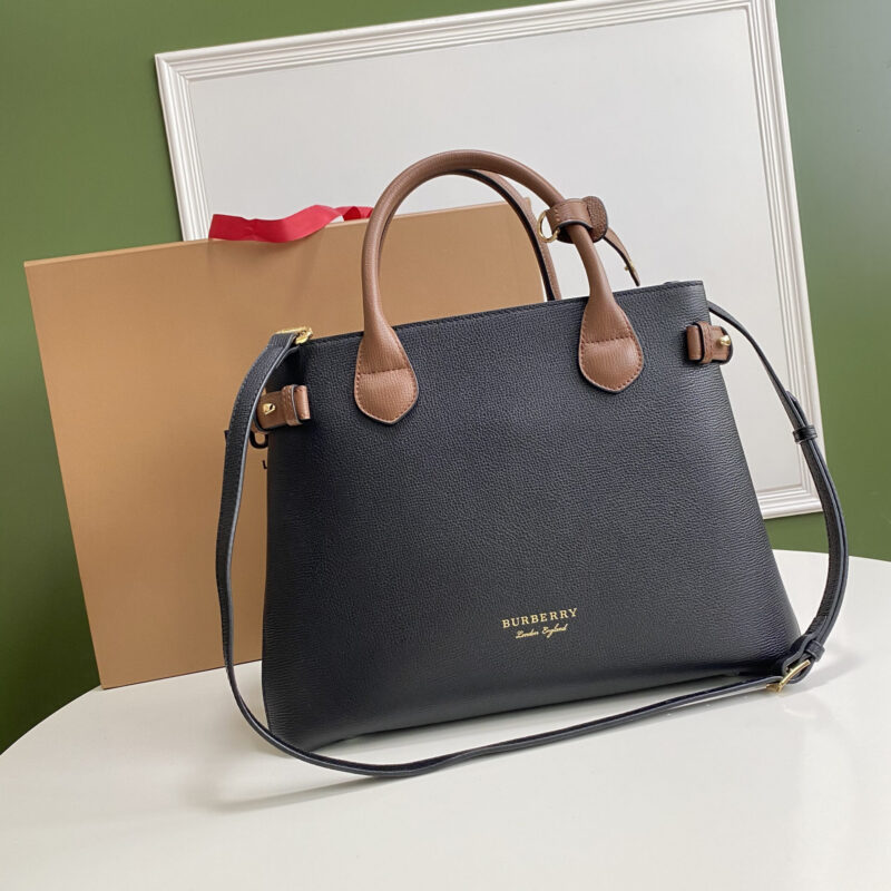Burberry B家标志性「The Banner 班纳手袋」型号7941 黑拼棕色