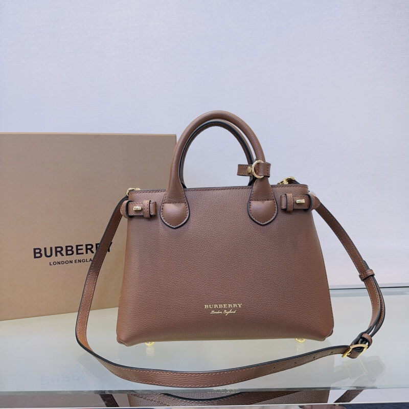 Burberry B家经典之作班纳包 型号7131棕色