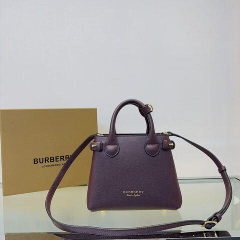 Burberry B家标志性「The Banner 班纳手袋」型号7121酒红色