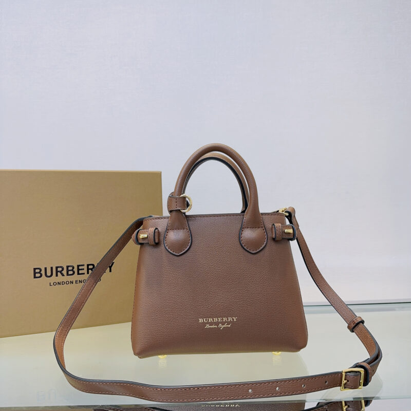 Burberry B家标志性「The Banner 班纳手袋」型号7121棕色